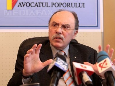 Fost Avocat al Poporului: Premierul are o problemă când dă OUG pentru el