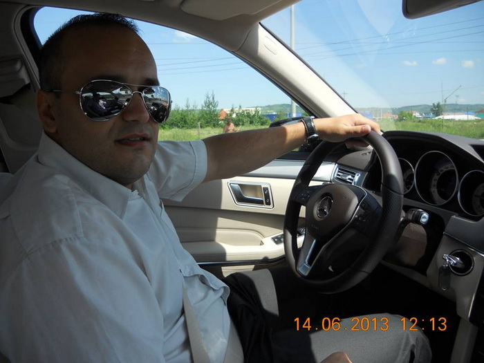 Preot ortodox cu Mercedes și Bianca Drăgușanu pe facebook