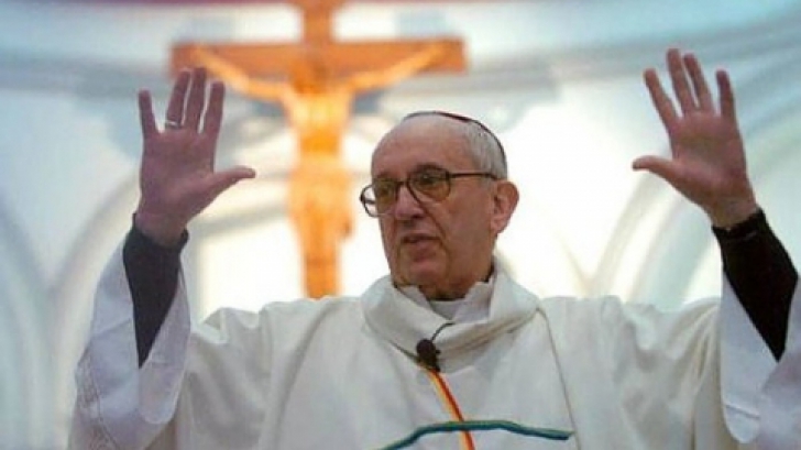 Papa le cere liderilor musulmani să condamne extremismul religios violent