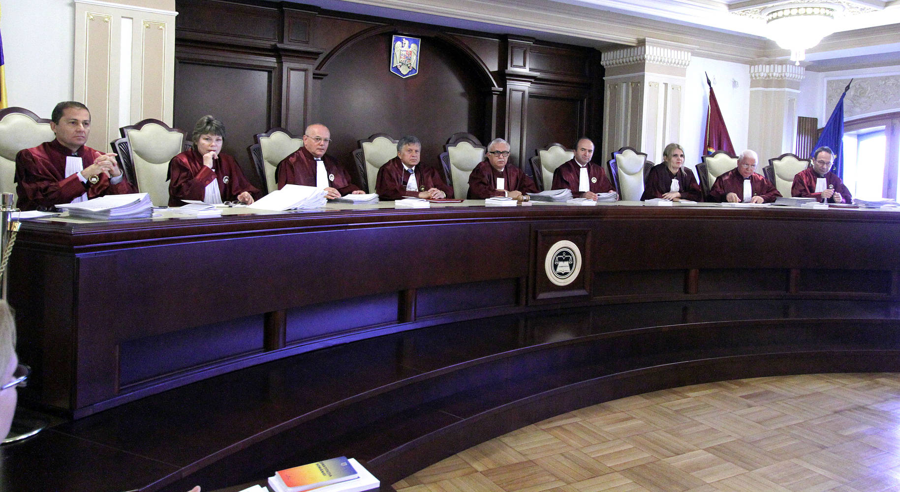 CC: Adoptând Ordonanța traseiștilor, Guvernul a încălcat Constituția