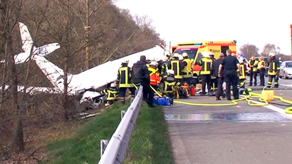 GERMANIA: Un mort şi trei răniţi, după ce un avion a aterizat forţat pe marginea unei autostrăzi