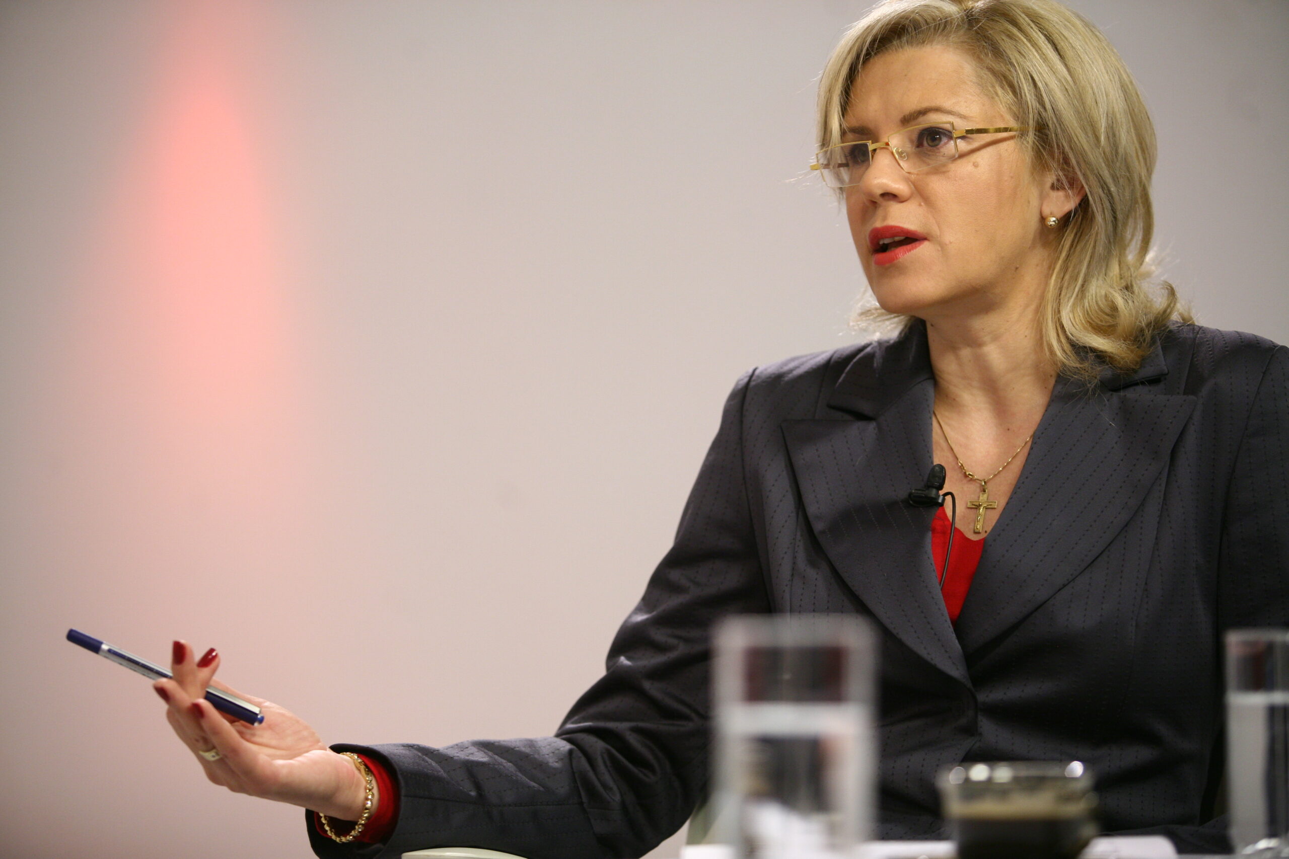 Comisia de control bugetar din PE cere explicații privind „conduita profesională și obiceiurile de muncă” ale Corinei Crețu