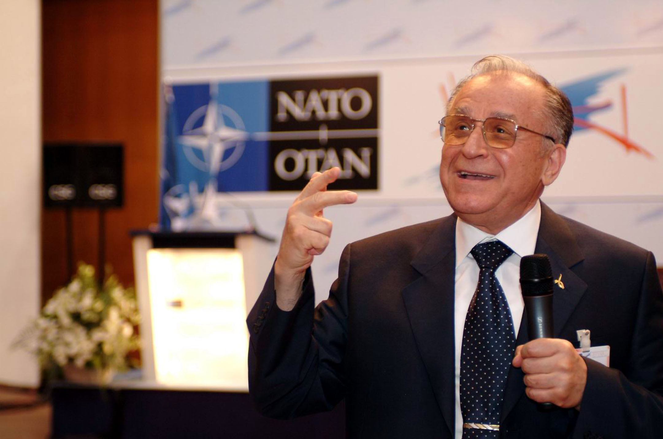 Iliescu: Nu am confirmat în niciun fel existenţa unei închisori ilegale a CIA în România. Dacă aş fi ştiut ce destinaţie are facilitatea solicitată de partea americană, aş fi luat o altă decizie