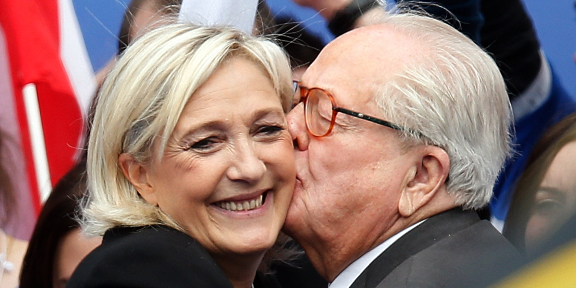 SCANDAL ÎN FRONTUL NAȚIONAL: Divorţ fiică-tată în familia Le Pen