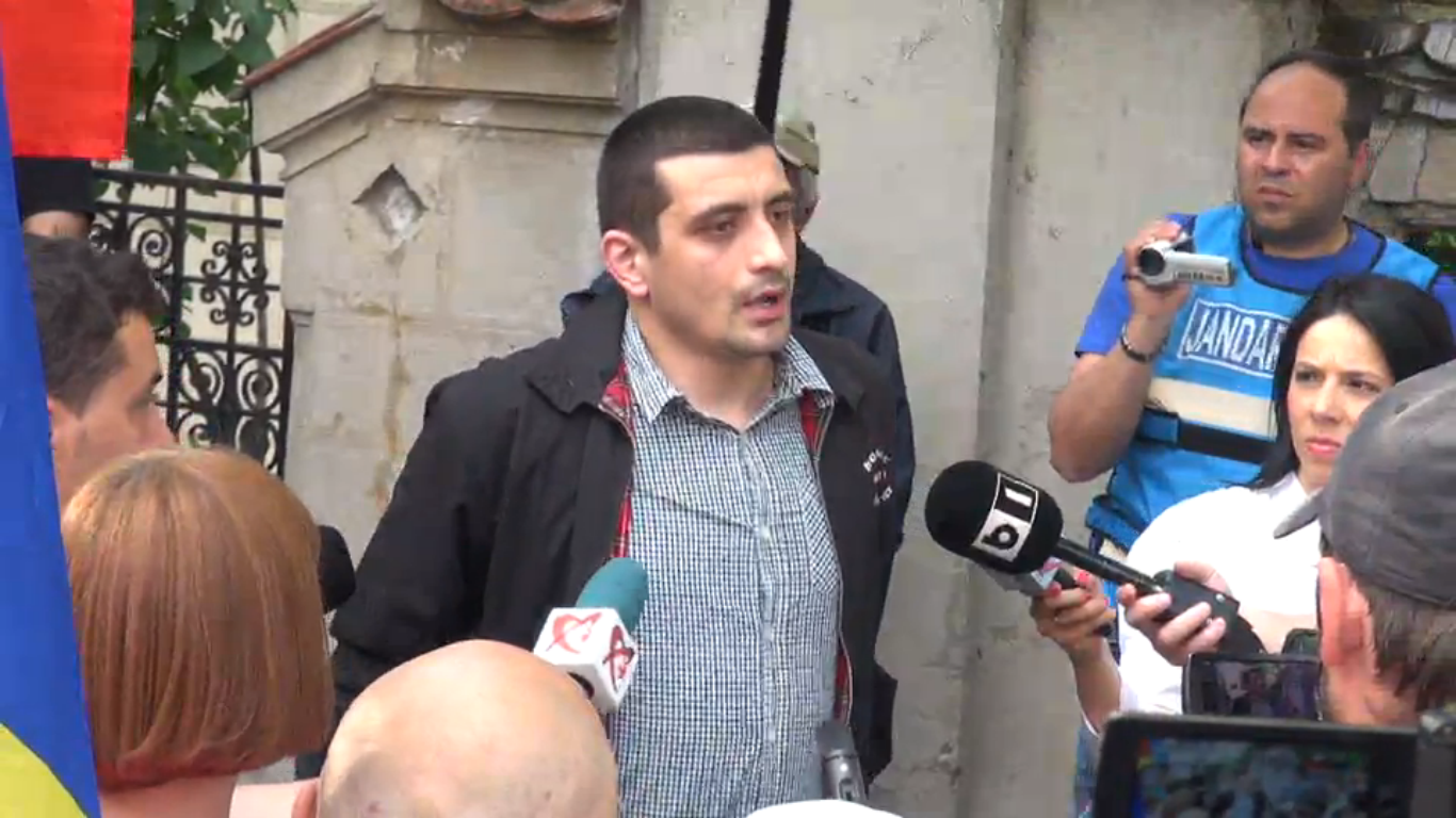LIVE VIDEO: Protest la Ambasada Moldovei după expulzarea liderului unionist George Simion
