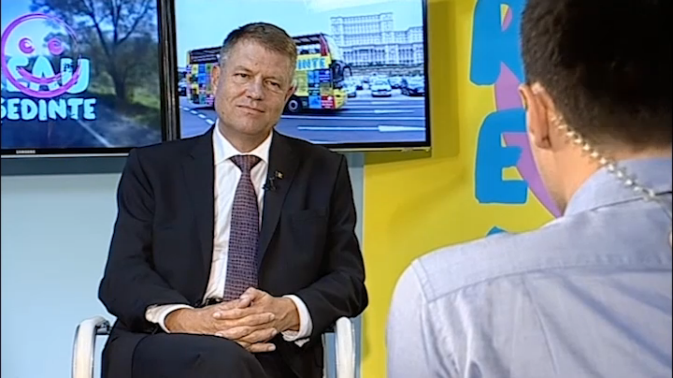 VIDEO: Iohannis explică expresia GHINION în noua sa carte: M‑am dus la o emisiune unde am considerat că există un mediu prietenos, dar m‑am trezit faţă în faţă cu un moderator foarte agresiv