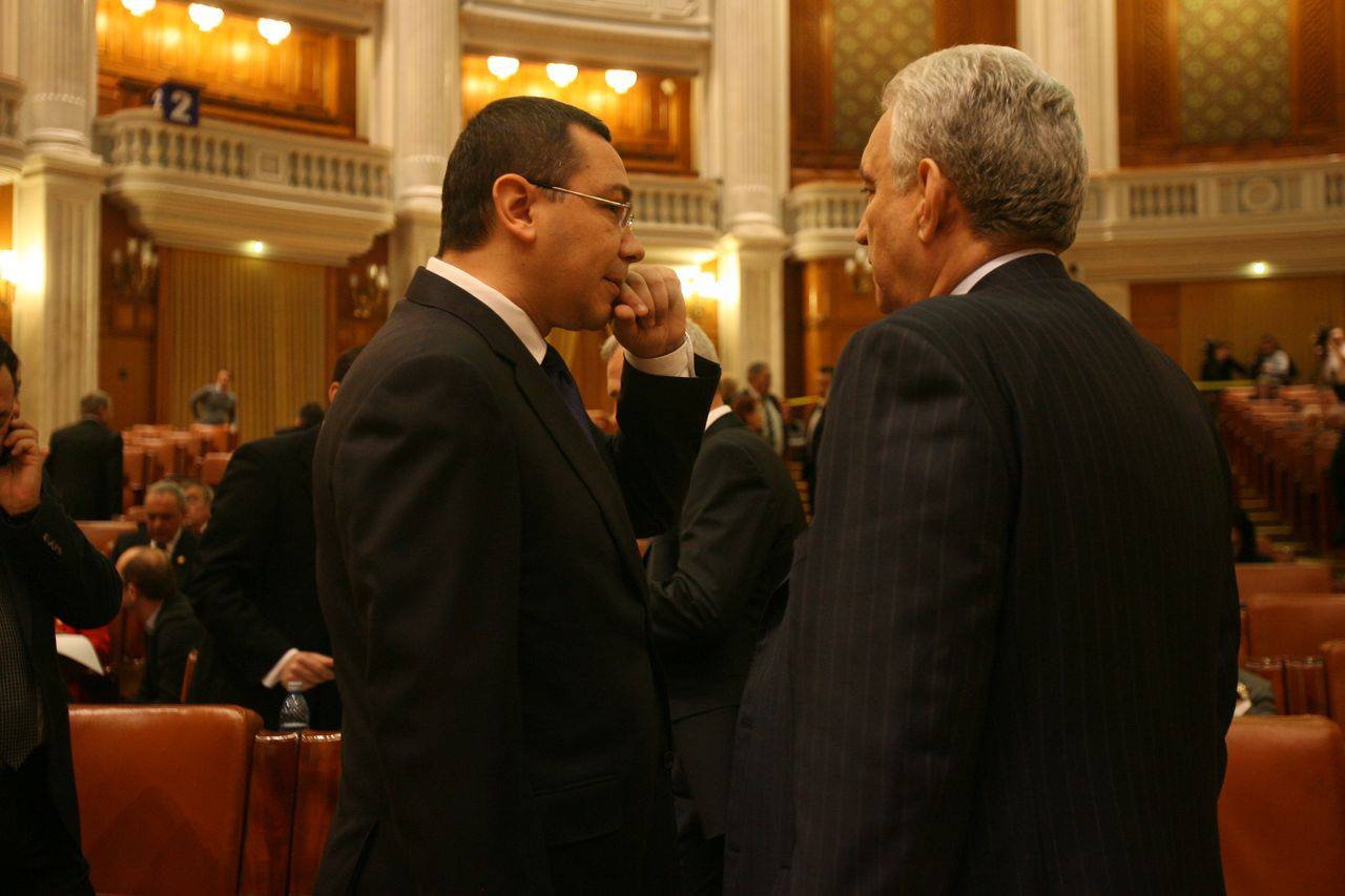 Ponta: PNL și PDL în loc să se gândească la binele țării se gândesc la binele unor companii private