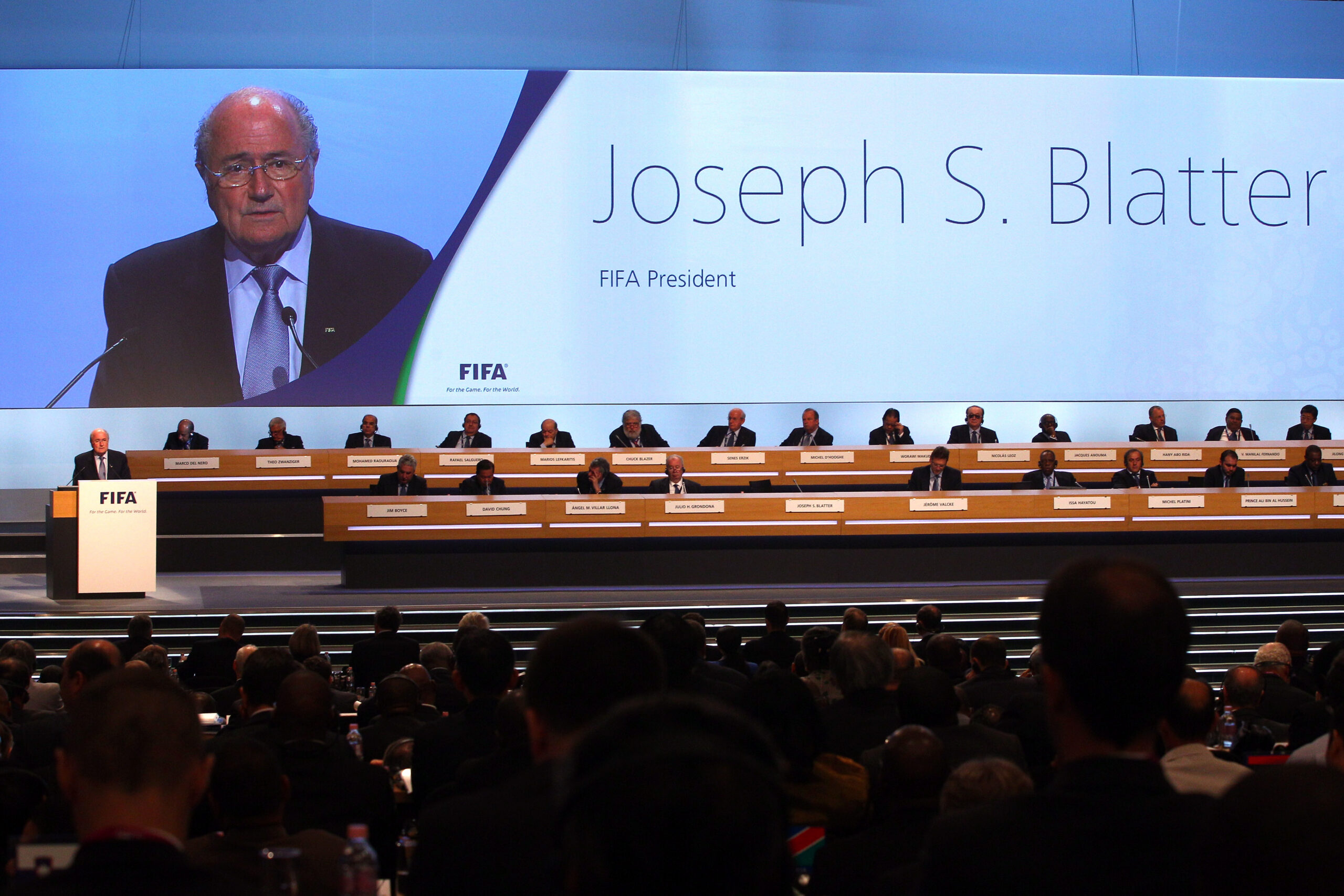 Blatter a demisionat de la sefia FIFA | Flux24.ro