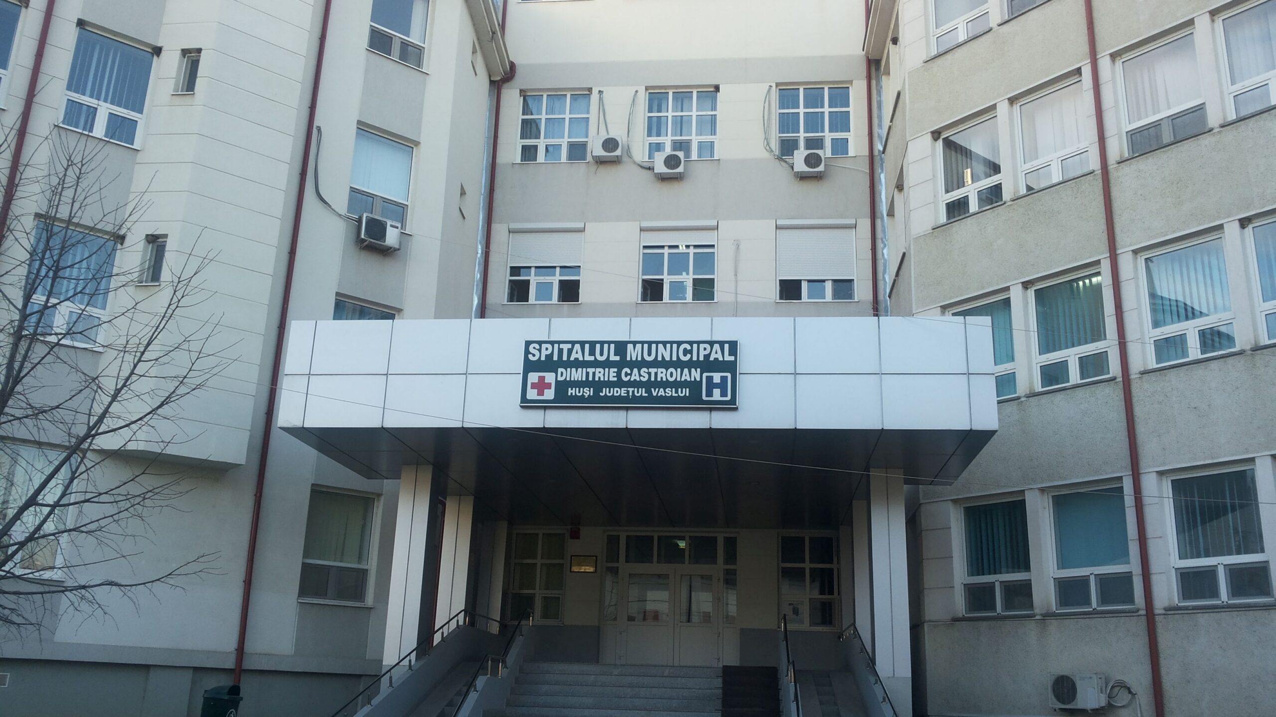 Replica unui medic din Huși către o mamă care ajunsese de urgență cu copilul de 2 ani la spital: Valea afară! Valea!