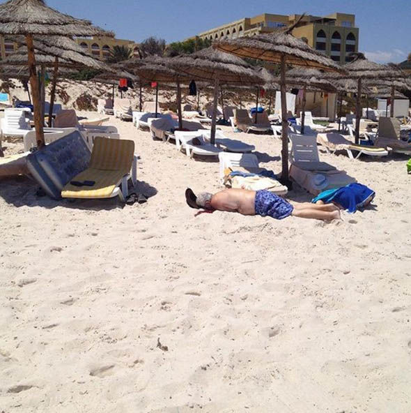 Companiile de turism au evacuat mii de turişti din Tunisia