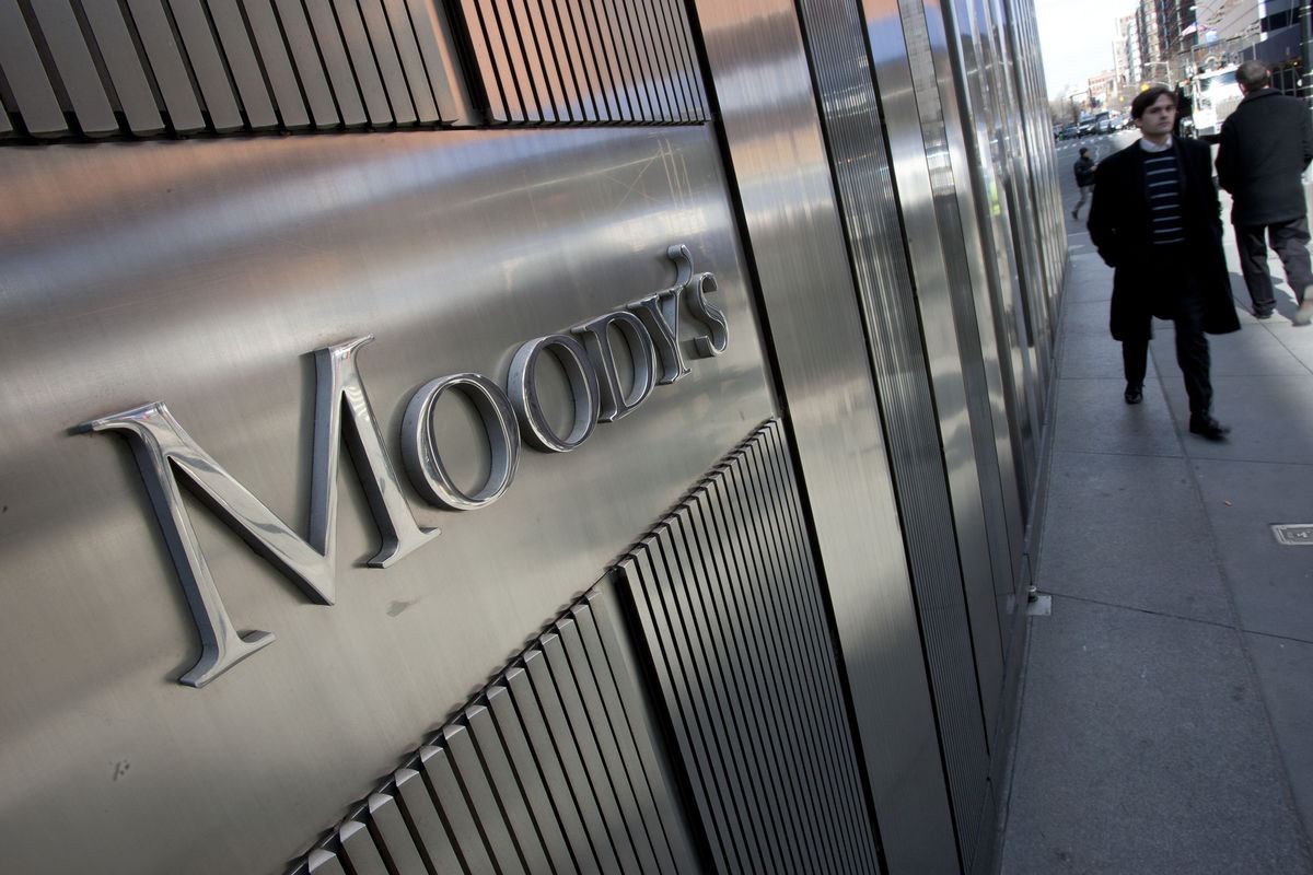Moody’s a retrogradat ratingul Franţei, din cauza perspectivelor slabe ale economiei
