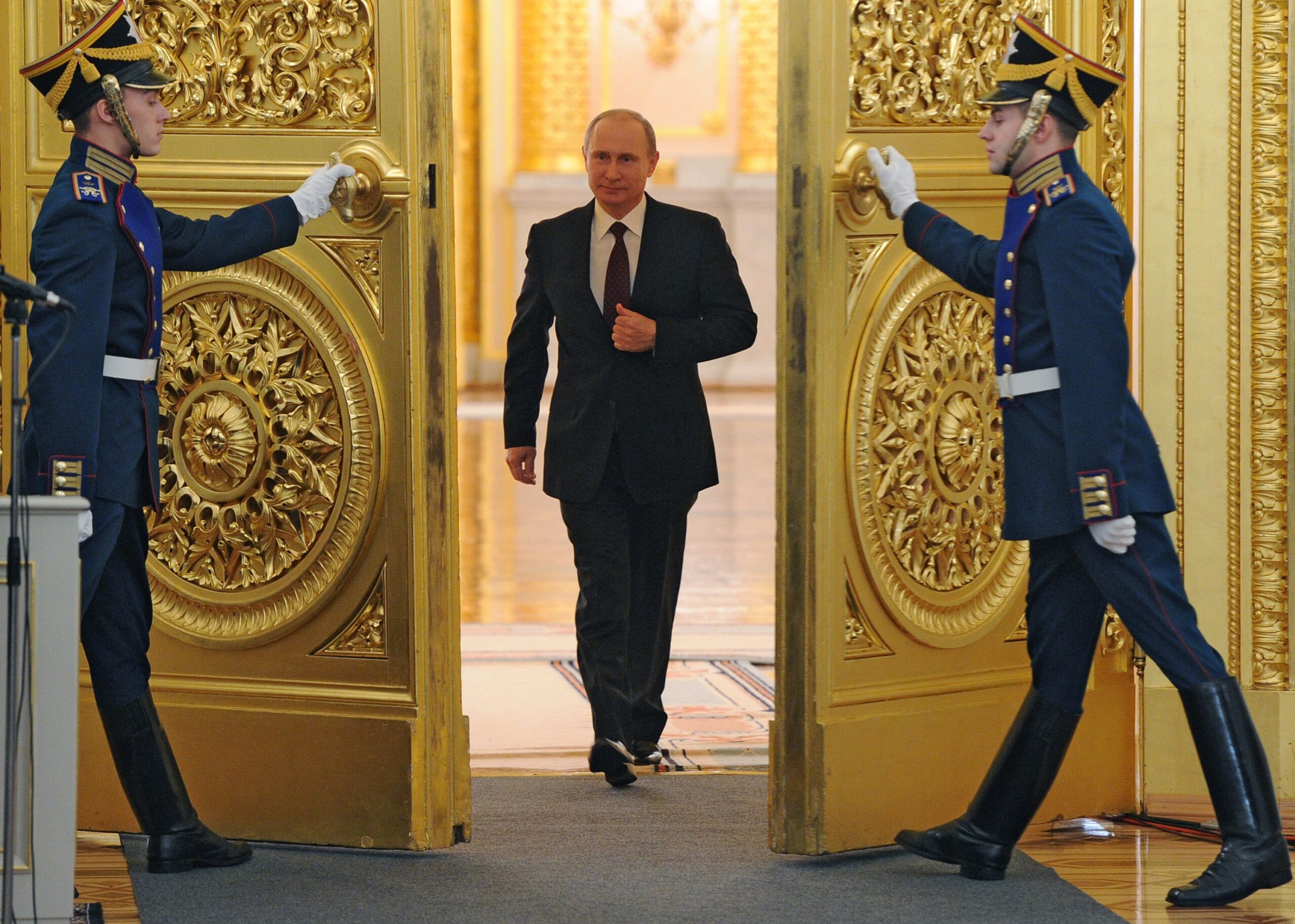 Vladimir Putin semnează legea ce permite Rusiei să nu aplice deciziile CEDO