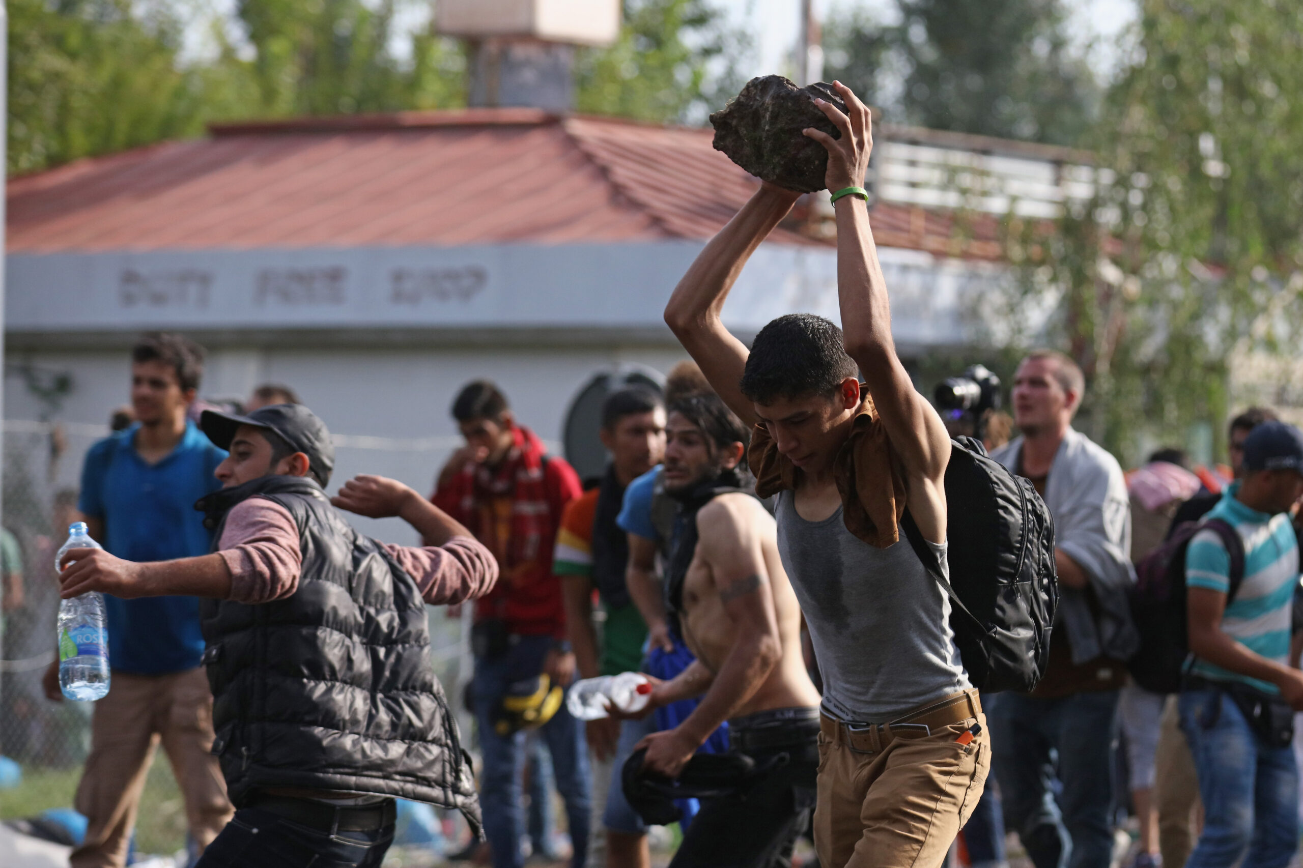 SCANDAL DIPLOMATIC PE MIGRANȚI: Grecia acuză Austria
