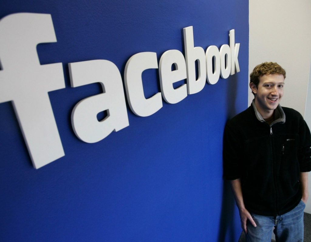 GEST ISTORIC/ Cazul presupusului terorist Sayed Farook: Zuckerberg și Apple refuză justiției americane și FBI accesul la datele confidențiale