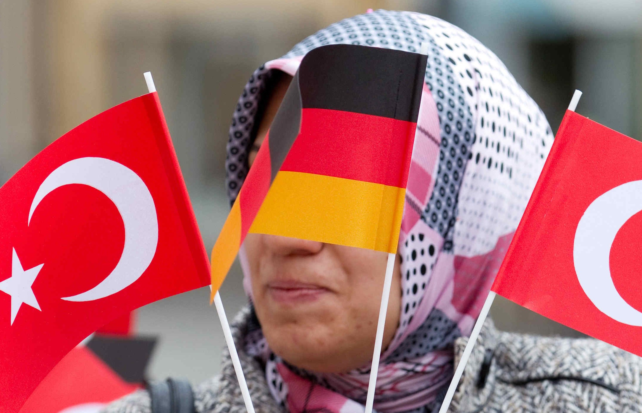 Turcia ameninţă UE că dă drumul la migranţi