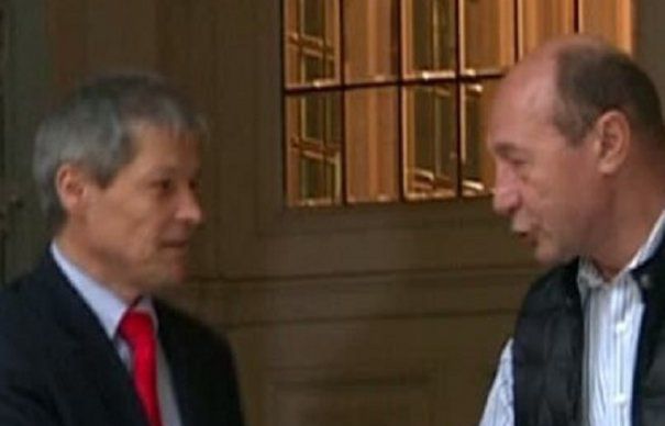 Băsescu către Cioloș: Te-ai făcut tu de râs cu tot guvernul tău de tehnocraţi