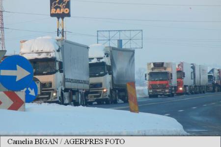 Cozile de TIR-uri la vama Giurgiu ajung până lângă București