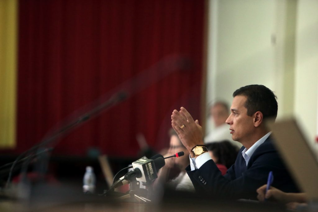 Nepoata premierului Grindeanu: Dumnezeu de sus va opri propagarea acestei uri