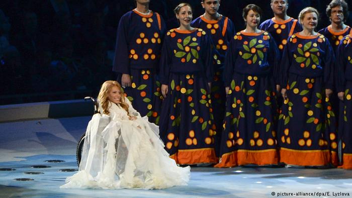 Mișcarea de șah a Rusiei la Eurovisionul de la Kiev: O cântăreaţă într-un scaun cu rotile