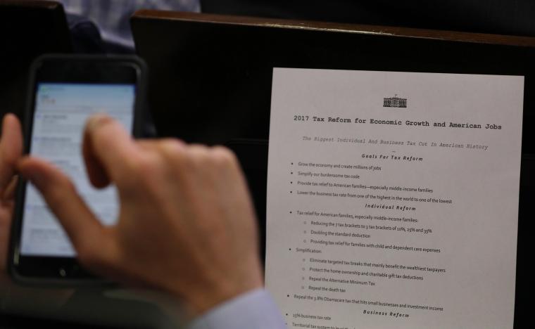 Trump vrea să reducă de la 35% la 15% impozitele pentru gospodării și companii