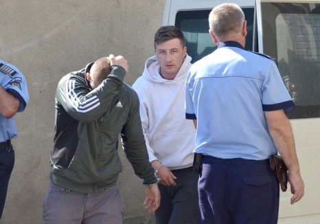 Poliţia Bihor obligată să plătească daune de 5.000 euro unui bărbat bătut de un agent