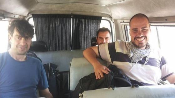 2 jurnaliști spanioli expulzați din Ucraina după ce au dezvăluit că trupele de la Kiev au bombardat zone civile