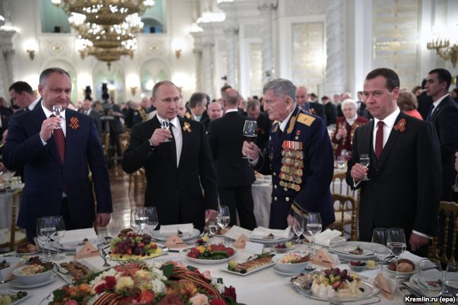 Dodon amenință că va bloca limba română