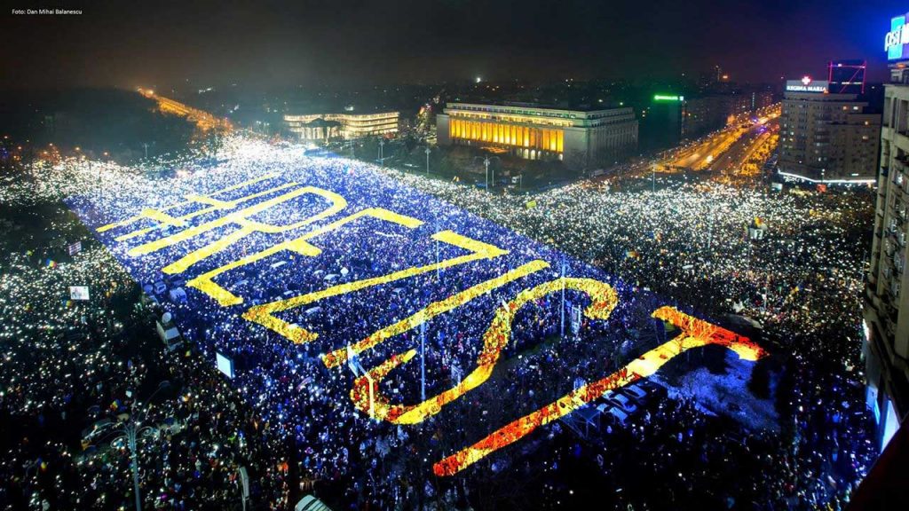 Firea acuzată că sabotează mitingul din Piața Victoriei cu un Târg de Crăciun