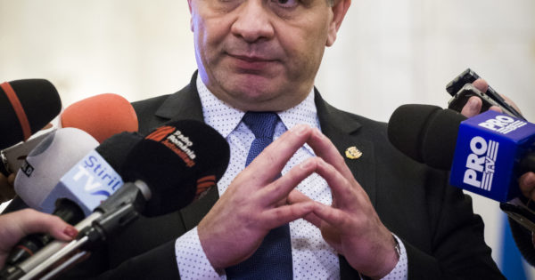 Dan Voiculescu vrea demisia ministrului Sănătății și îl amenință cu tribunalul