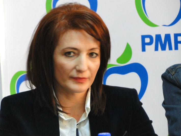 Deputată PMP: Cer Guvernului PSD să înceteze exploatarea fără ruşine a temei egalităţii de şanse între femei şi bărbaţi şi să renunţe la prostiile legislative pe această temă.