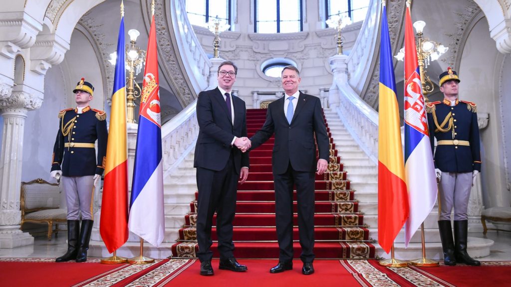 Kosovo cere României să îi recunoască independența/ Despre implicarea lui Iohannis în dialogul între Serbia și Kosovo: UE este mediator