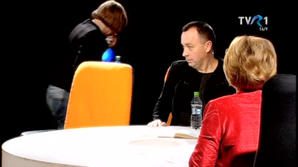 Plagiatul generalului SRI Dumitru Dumbravă încaieră 2 jurnaliste: Spălători de vase, #borfasi, băieții cu ochi albaștri