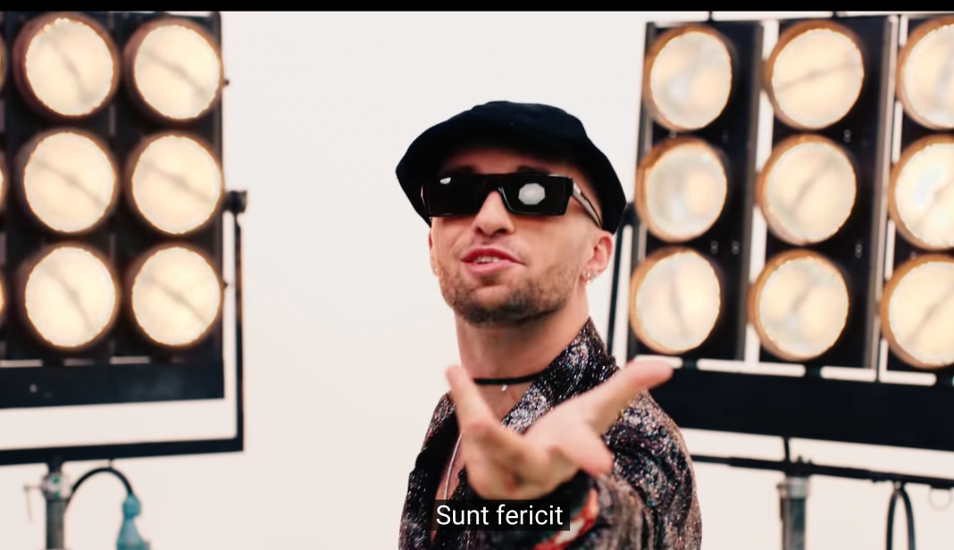 VIDEO/Cel mai cunoscut vlogger francez rupe cu o melodie cântată în românește VIDEO/Cel mai cunoscut vlogger francez rupe cu o melodie cântată în românește