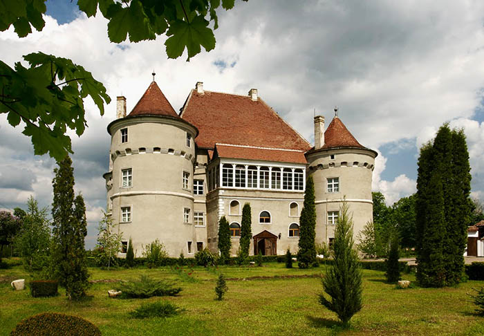 Castelul Bethlen, care face parte din Cetatea Aiud, retrocedat Eparhiei Reformate din Ardeal Castelul Bethlen, care face parte din Cetatea Aiud, retrocedat Eparhiei Reformate din Ardeal