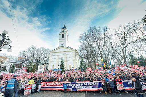 Scandalul Barnevernet: 2 noi condamnări/Titus Corlățean: Dacă autoritățile democraticei și prosperei Germanii evită să asculte apelurile noastre, ale românilor din multe colțuri ale lumii, dacă nu înțeleg abuzul comis și nu reîntregesc familia Furdui, vor urma aceleași condamnări la Curtea Europeană a Drepturilor Omului, iar protestele comunităților și bisericilor creștine românești vor crește în amploare Scandalul Barnevernet: 2 noi condamnări/Titus Corlățean: Dacă autoritățile democraticei și prosperei Germanii evită să asculte apelurile noastre, ale românilor din multe colțuri ale lumii, dacă nu înțeleg abuzul comis și nu reîntregesc familia Furdui, vor urma aceleași condamnări la Curtea Europeană a Drepturilor Omului, iar protestele comunităților și bisericilor creștine românești vor crește în amploare