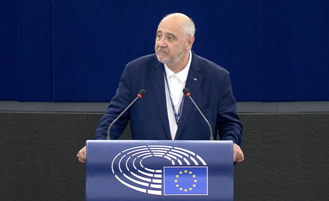 Europarlamentarul Vlad Nistor a invitat la Bruxelles un grup de studenți, masteranzi și doctoranzi ai Facultății de Istorie a Universității din București Europarlamentarul Vlad Nistor a invitat la Bruxelles un grup de studenți, masteranzi și doctoranzi ai Facultății de Istorie a Universității din București