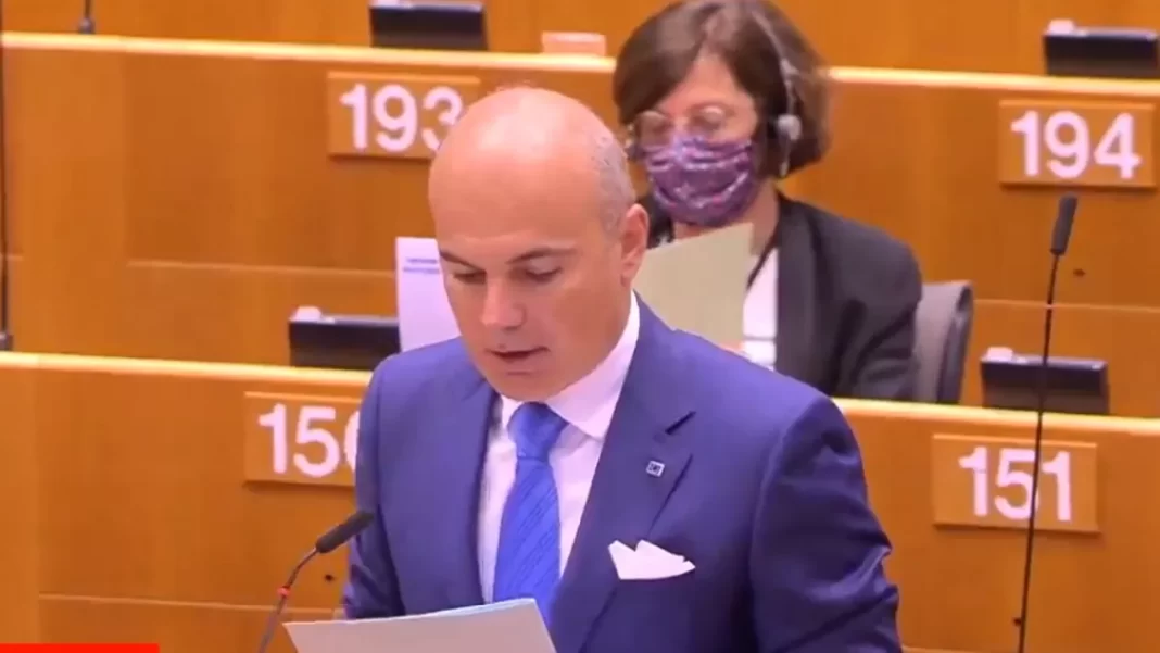 Rareș Bogdan în plenul Parlamentului European: Nu faceți din drama fermierilor români un al doilea Schengen refuzat pe nedrept pentru România Rareș Bogdan în plenul Parlamentului European: Nu faceți din drama fermierilor români un al doilea Schengen refuzat pe nedrept pentru România