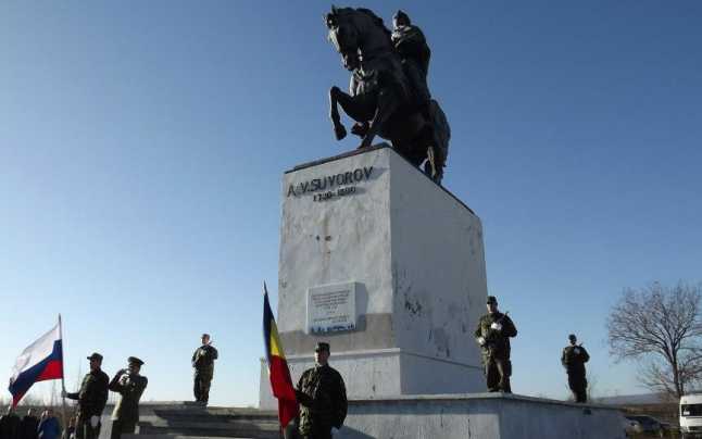 Rușii l-au omagiat în Vrancea pe „marele comandant” A.V.Suvorov care i-a bătut pe turci împreună cu austriecii și voluntari români Rușii l-au omagiat în Vrancea pe „marele comandant” A.V.Suvorov care i-a bătut pe turci împreună cu austriecii și voluntari români