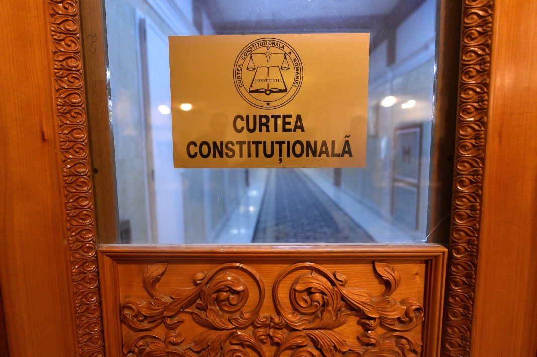 Fost șef al CCR acuză Curtea Europeană de Justiție: Nu poți să spui judecătorilor să nu respecte deciziile Curții Constituționale Fost șef al CCR acuză Curtea Europeană de Justiție: Nu poți să spui judecătorilor să nu respecte deciziile Curții Constituționale