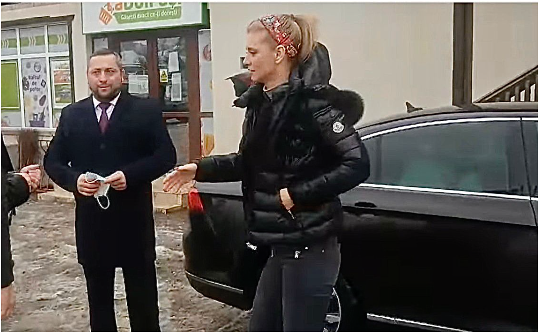 Alina Gorghiu cu o geacă de 1500 euro la o întâlnire cu primarii liberali Alina Gorghiu cu o geacă de 1500 euro la o întâlnire cu primarii liberali