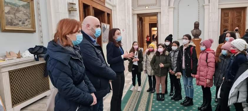 30 de copii din Giurgiu în Parlamentul României 30 de copii din Giurgiu în Parlamentul României