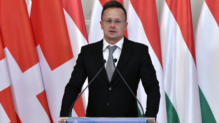 Ministrul de externe maghiar: Bruxelles se pregăteşte de o altă nebunie. Nu suntem colonie germană Ministrul de externe maghiar: Bruxelles se pregăteşte de o altă nebunie. Nu suntem colonie germană
