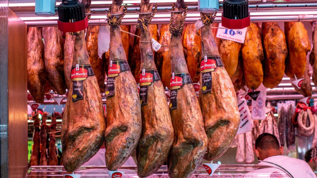 Ministru spaniol a găsit soluția pentru atenuarea efectelor climatice: Consumați mai puțină carne Ministru spaniol a găsit soluția pentru atenuarea efectelor climatice: Consumați mai puțină carne