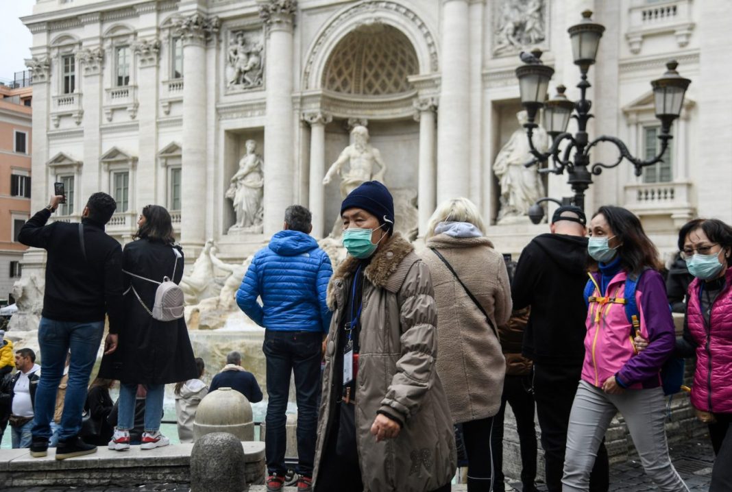 Doctor italian: 92% dintre cei pozitivi la Covid sunt persoane cu doză dublă sau triplă de vaccin Doctor italian: 92% dintre cei pozitivi la Covid sunt persoane cu doză dublă sau triplă de vaccin