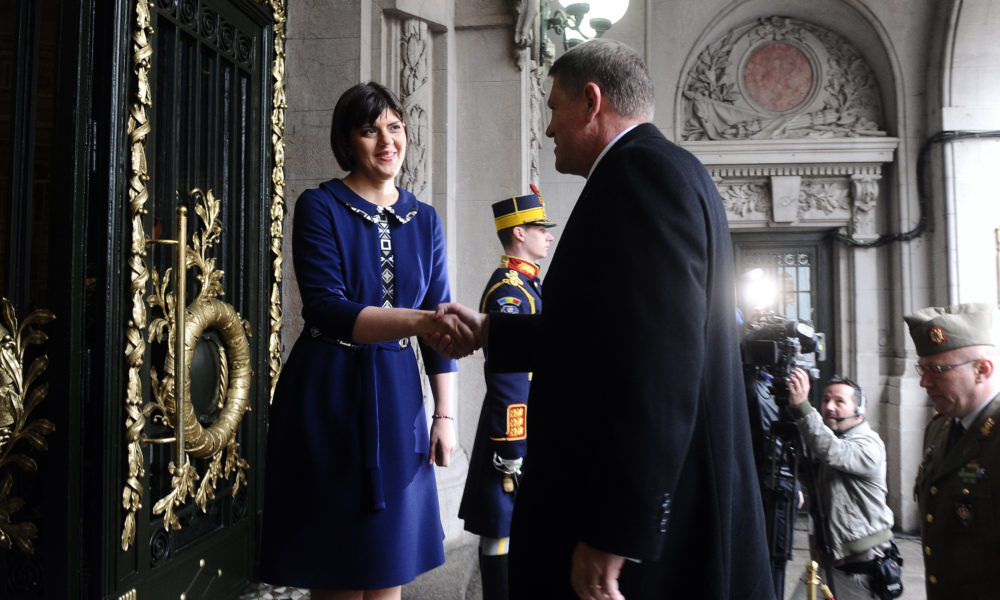 Judecătoarea Adriana Stoicescu despre „Primul Îngrijorat al Țării”: Nu l-am auzit niciodată să bată cu pumnul în masă și să ceară devoalarea tuturor mânăriilor menite să șantajeze judecătorii, să îi transforme în primitori de plicuri galbene Judecătoarea Adriana Stoicescu despre „Primul Îngrijorat al Țării”: Nu l-am auzit niciodată să bată cu pumnul în masă și să ceară devoalarea tuturor mânăriilor menite să șantajeze judecătorii, să îi transforme în primitori de plicuri galbene