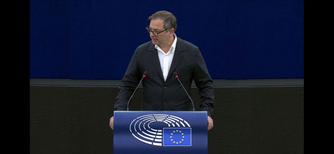 Europarlamentarul Dan Motreanu: Dispozitivele mobile vor avea același tip de încărcător începând de anul acesta Europarlamentarul Dan Motreanu: Dispozitivele mobile vor avea același tip de încărcător începând de anul acesta