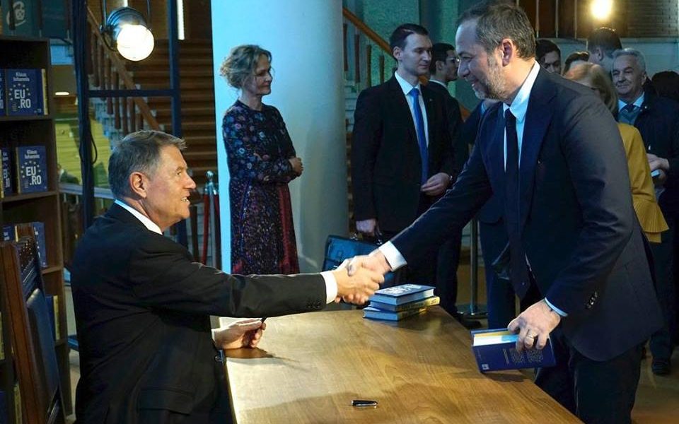 Dan Motreanu despre Iohannis: Mi-aş fi dorit să fie mai implicat la numirea anumitor miniştri din cele două guverne ale PNL. Să fie mai atent la desemnarea unor miniştri. Consider că anumiţi colegi care ne-au reprezentat pe anumite portofolii nu au avut cea mai bună prestaţie Dan Motreanu despre Iohannis: Mi-aş fi dorit să fie mai implicat la numirea anumitor miniştri din cele două guverne ale PNL. Să fie mai atent la desemnarea unor miniştri. Consider că anumiţi colegi care ne-au reprezentat pe anumite portofolii nu au avut cea mai bună prestaţie