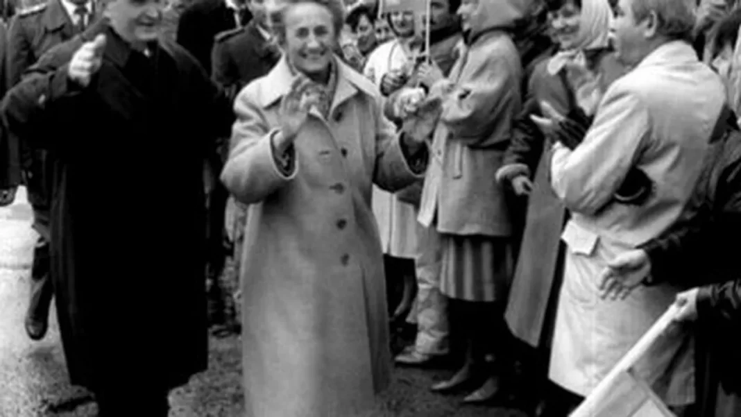 Elena Ceaușescu este în continuare în Occident o „savantă” Elena Ceaușescu este în continuare în Occident o „savantă”
