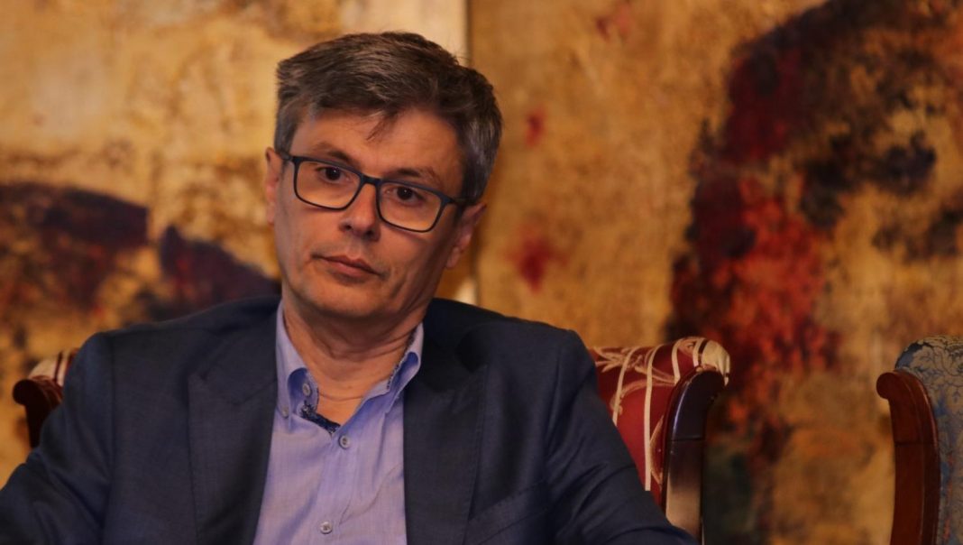 Ministrul Dandana, favoritul baronului Klaus, a dublat prețurile la electricitate/ Petrișor Peiu: Se anulează toate creșterile de pensii și de alocații anunțate de coaliția PSD-PNL-UDMR și chiar se reduce puterea de cumpărare a românilor până la nivelele din 2013 Ministrul Dandana, favoritul baronului Klaus, a dublat prețurile la electricitate/ Petrișor Peiu: Se anulează toate creșterile de pensii și de alocații anunțate de coaliția PSD-PNL-UDMR și chiar se reduce puterea de cumpărare a românilor până la nivelele din 2013