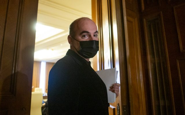 Rareș Bogdan: Nu vom accepta scăderea pragului de încadrare la impozitul pe venitul microîntreprinderilor de la un million de euro la 100.000 de euro Rareș Bogdan: Nu vom accepta scăderea pragului de încadrare la impozitul pe venitul microîntreprinderilor de la un million de euro la 100.000 de euro